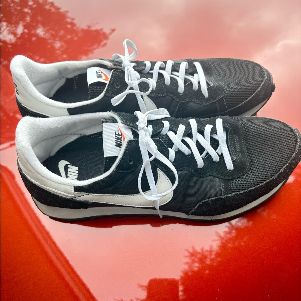 Nike Men's Black suede White Sneakers US 13 like new